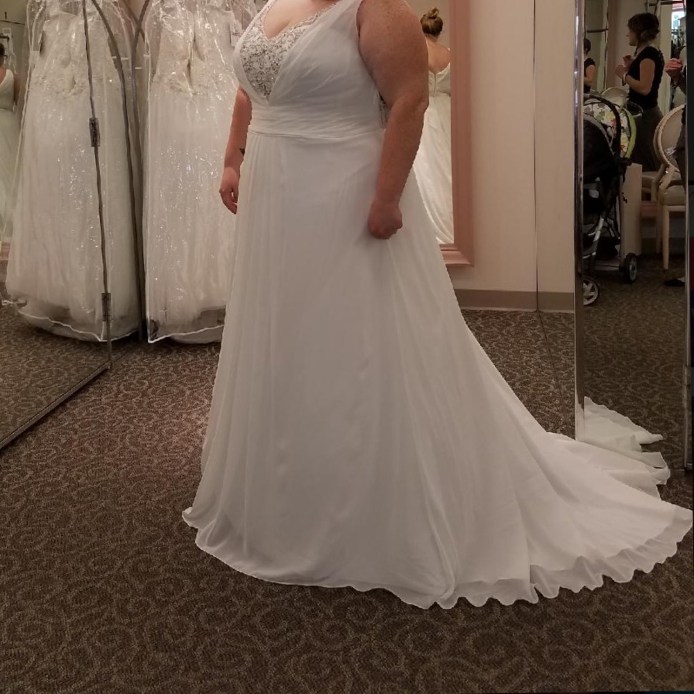 David's Bridal White Wedding Dress
